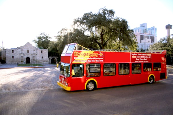Stadtrundfahrt mit dem Hop-on-Hop-off-Bus durch San Antonio