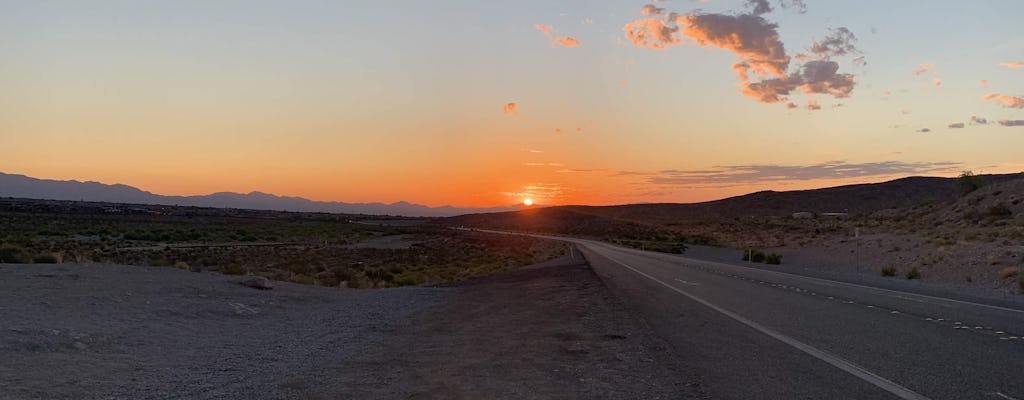 Excursão autoguiada de bicicleta elétrica no Red Rock Canyon ao nascer do sol