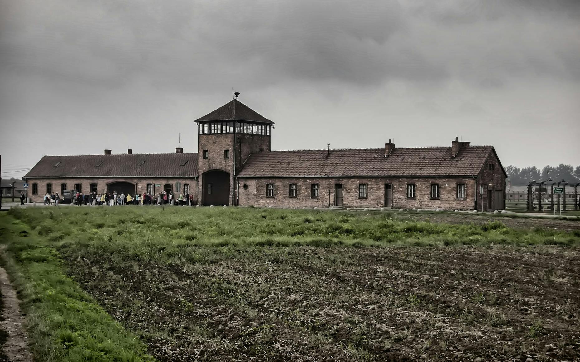 Visita guiada por Auschwitz Birkenau com transporte que busca em Cracóvia