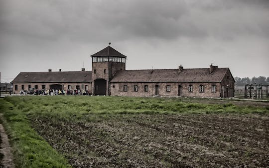 Auschwitz Birkenau visita guiada de minivan de Cracóvia