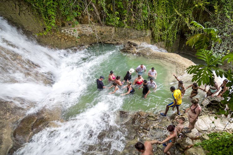 Dunn's River Falls & Nine Mile Tour