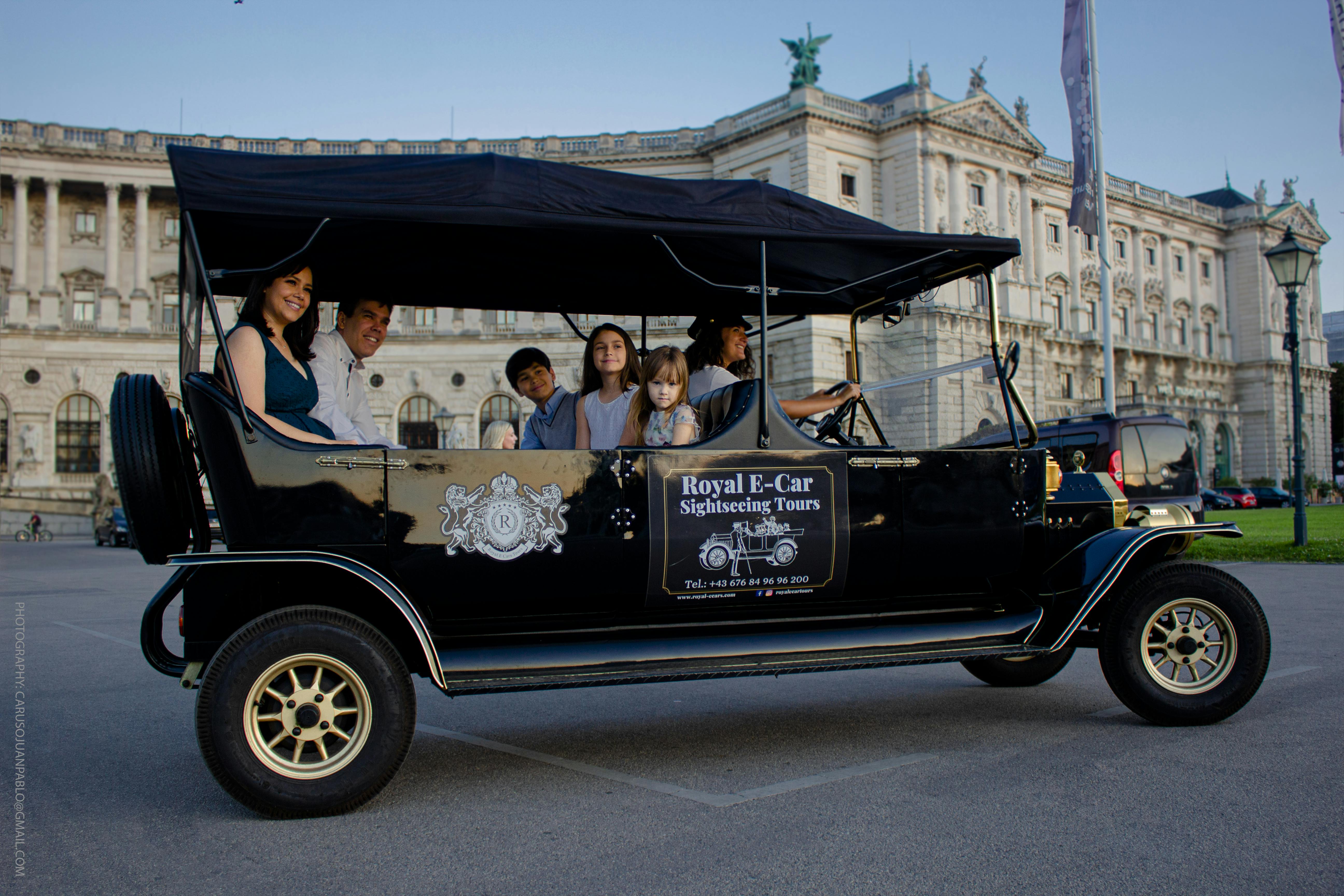 Visita turística de 1 hora en coches antiguos eléctricos por Viena