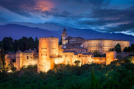 Alhambra bei Nacht mit Palacios Nazaríes