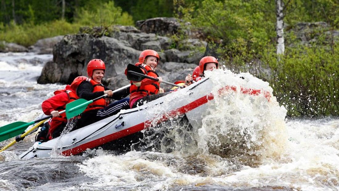 Aventura de rafting en el río Ártico