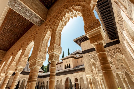 Alhambra private tour with Nasrid Palaces and Generalife Palace