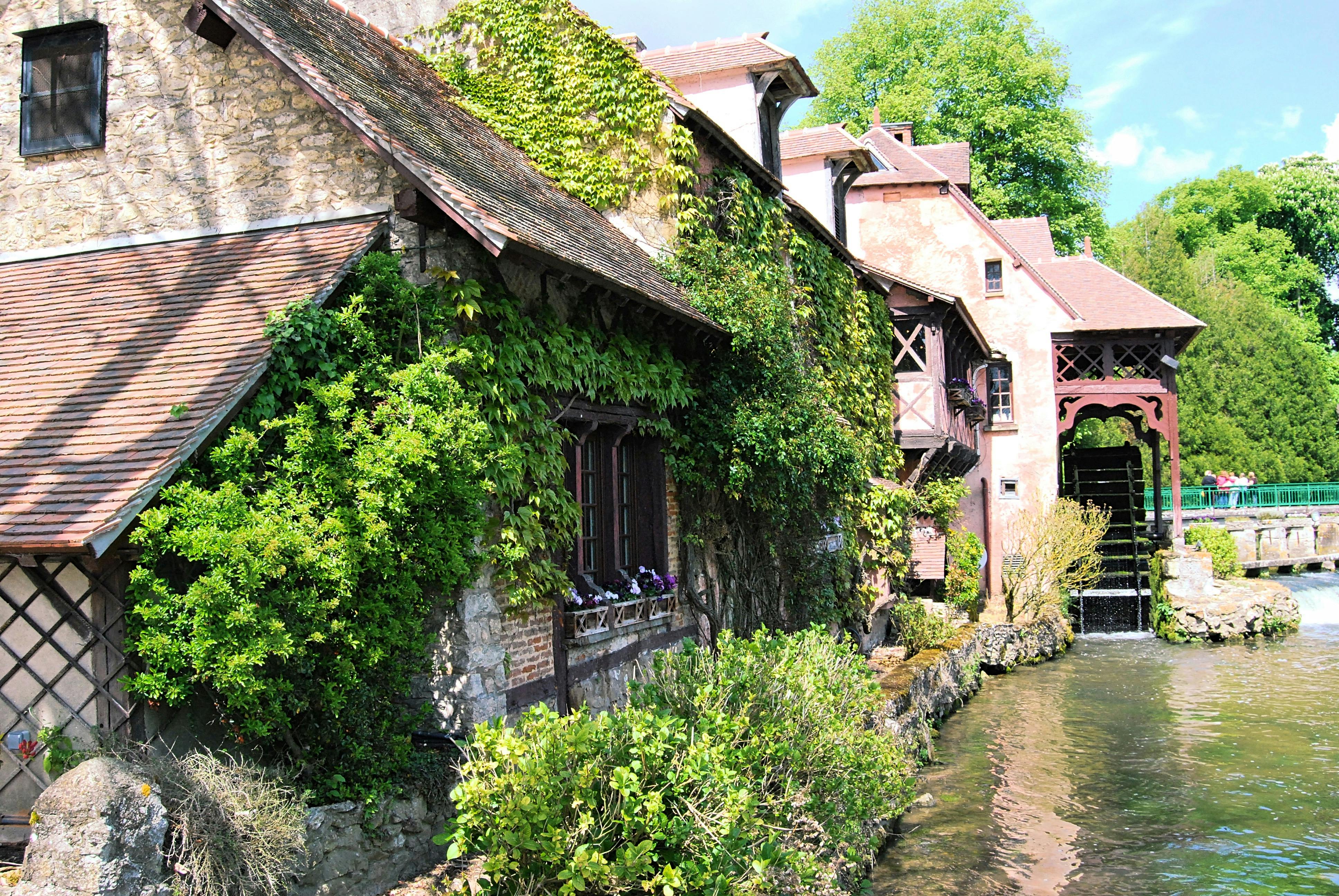 Small-group excursion to Giverny and Versailles from Paris