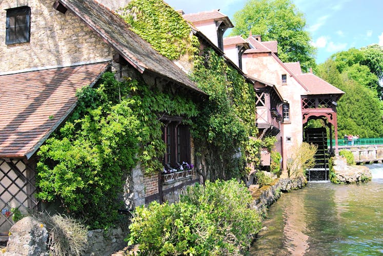 Small-group excursion to Giverny and Versailles from Paris