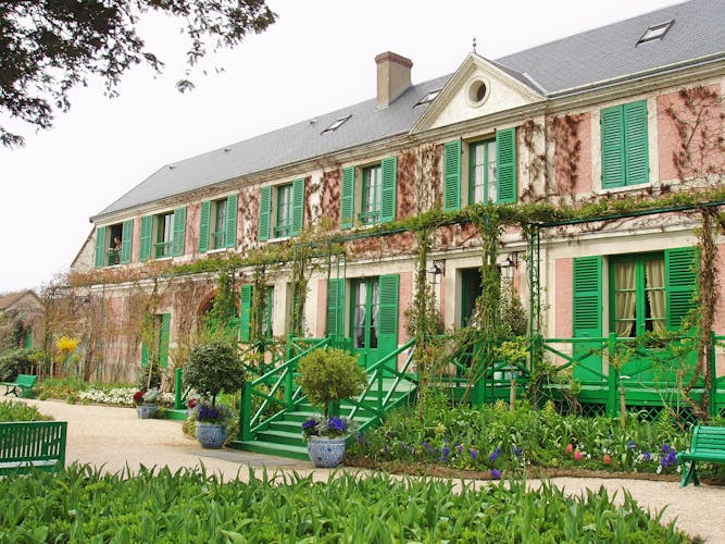Small-group excursion to Giverny and Versailles from Paris