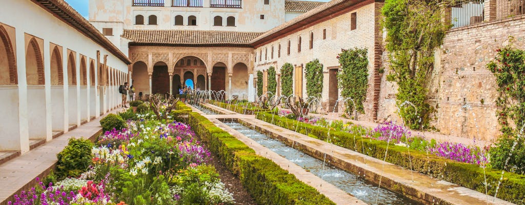 Visita guiada pela Alhambra com Palácio de Carlos V, Generalife e Alcáçova