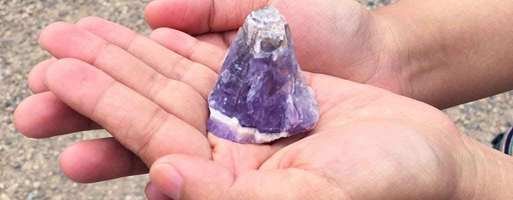 Erkunden Sie eine Amethystmine