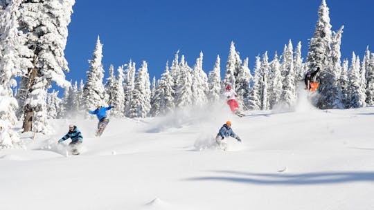 Przygoda z narciarstwem slalomowym i wędkarstwem pod lodem