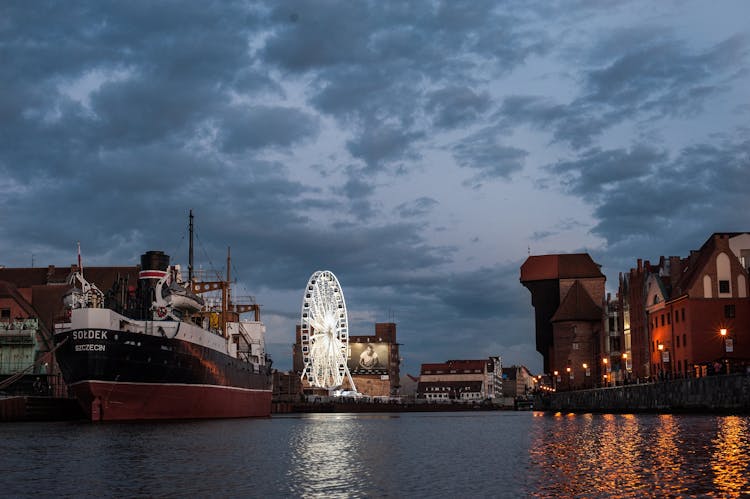 Guided sunset kayak tour of Gdansk