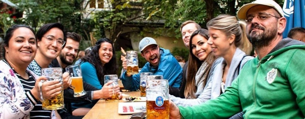 Tour nocturno en bicicleta por Múnich con parada en el jardín de la cerveza