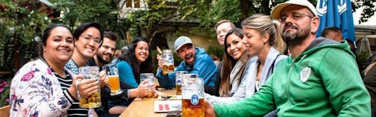 Excursão noturna de bicicleta em Munique com parada no jardim da cerveja