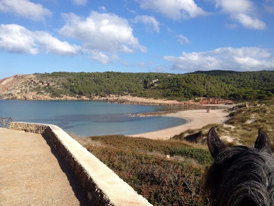 Opplev Menorca fra hesteryggen