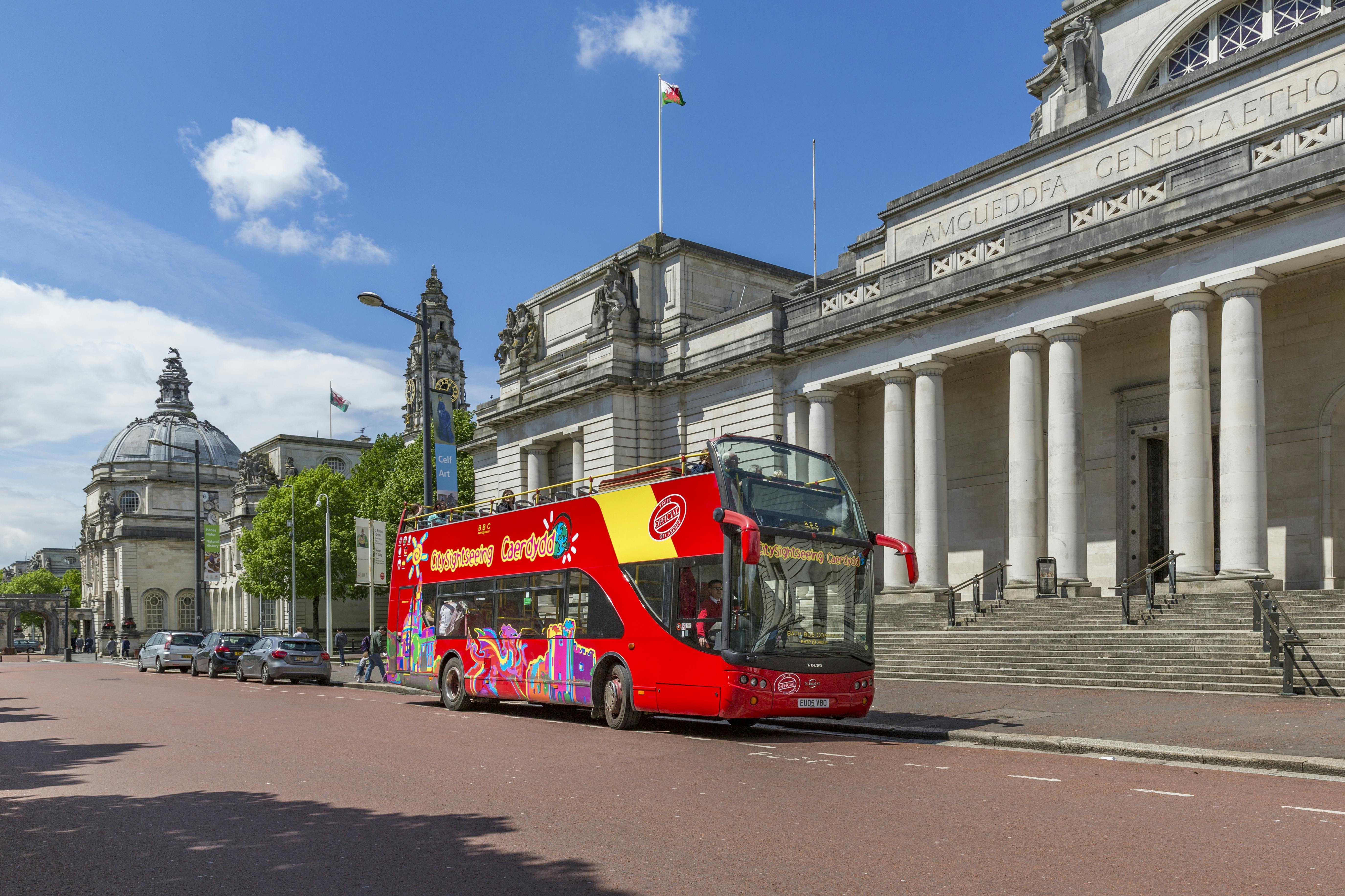 Excursão turística em ônibus hop-on hop-off pela cidade de Cardiff