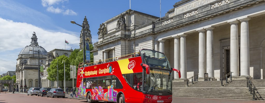 City Sightseeing hop-on hop-off bustour door Cardiff