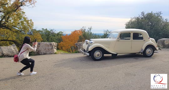 Tour privado personalizable desde Cannes en un auto antiguo