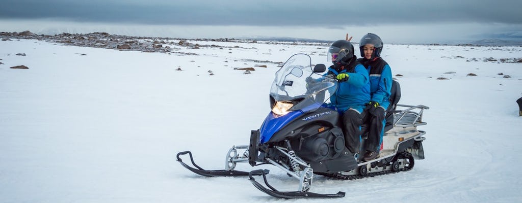 Excursión de día completo al círculo dorado con motos de nieve