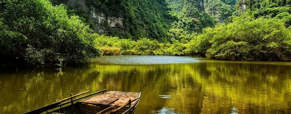 Ausflug nach Trang An mit Bootsfahrt und Sightseeing in Hoa Lu