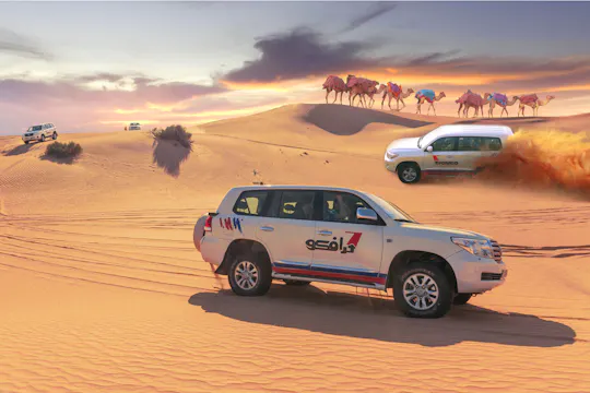 Safari z kolacją po wydmach w obozie Bassata z Ras Al Khaimah