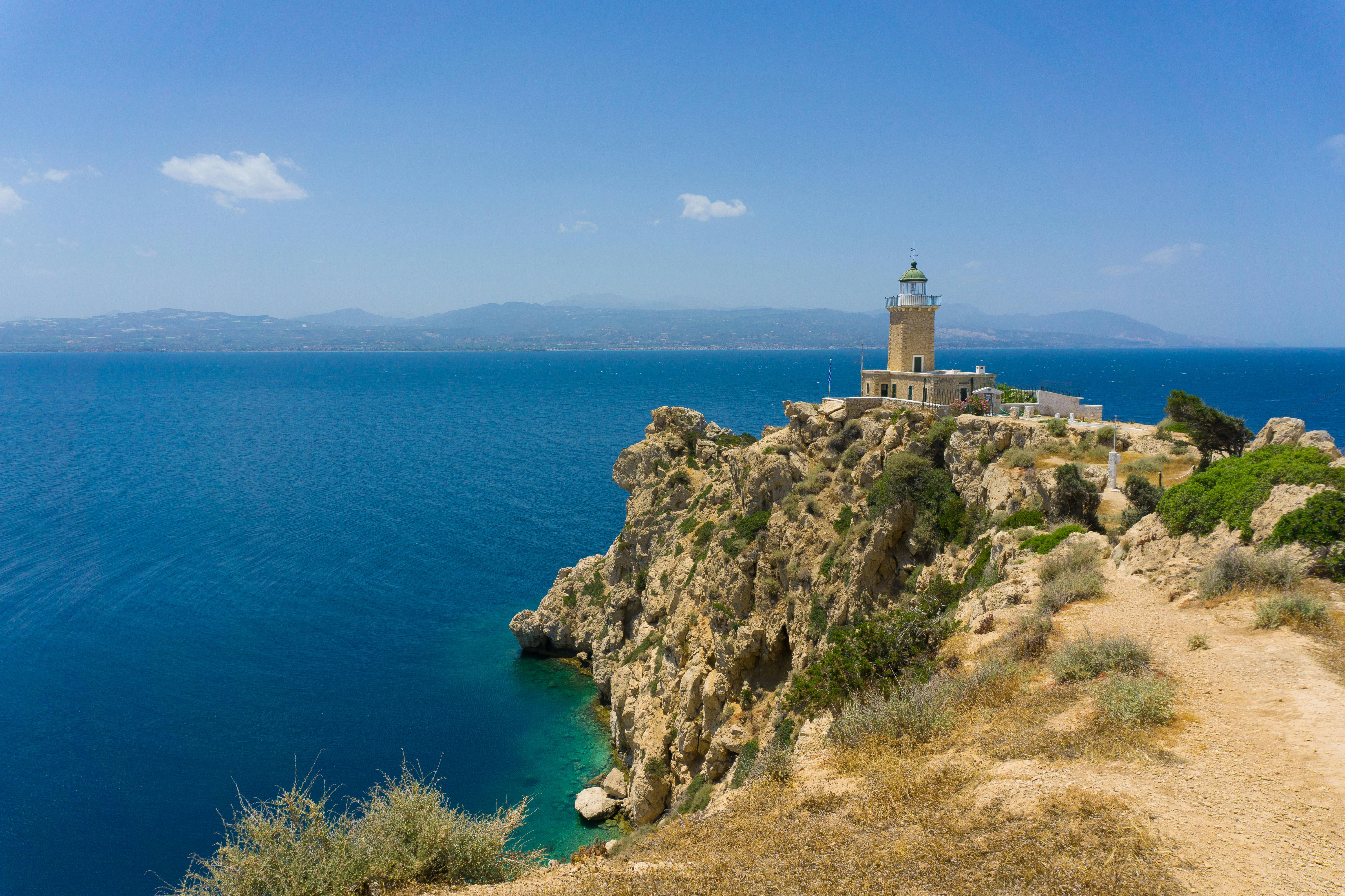 Osios Patapios vanaf Loutraki