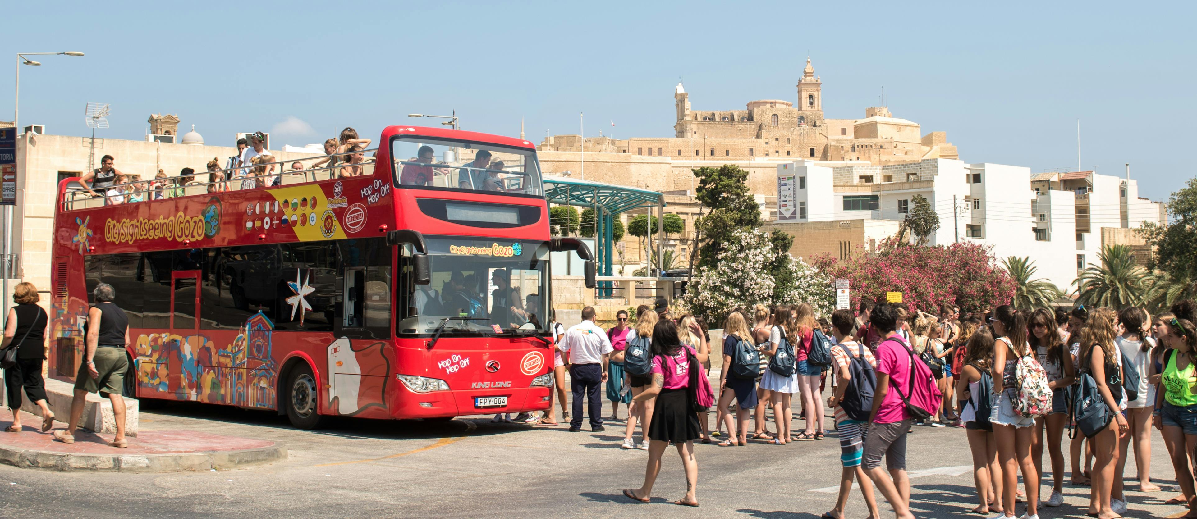 City Sightseeing hop-on hop-off bustour door Gozo