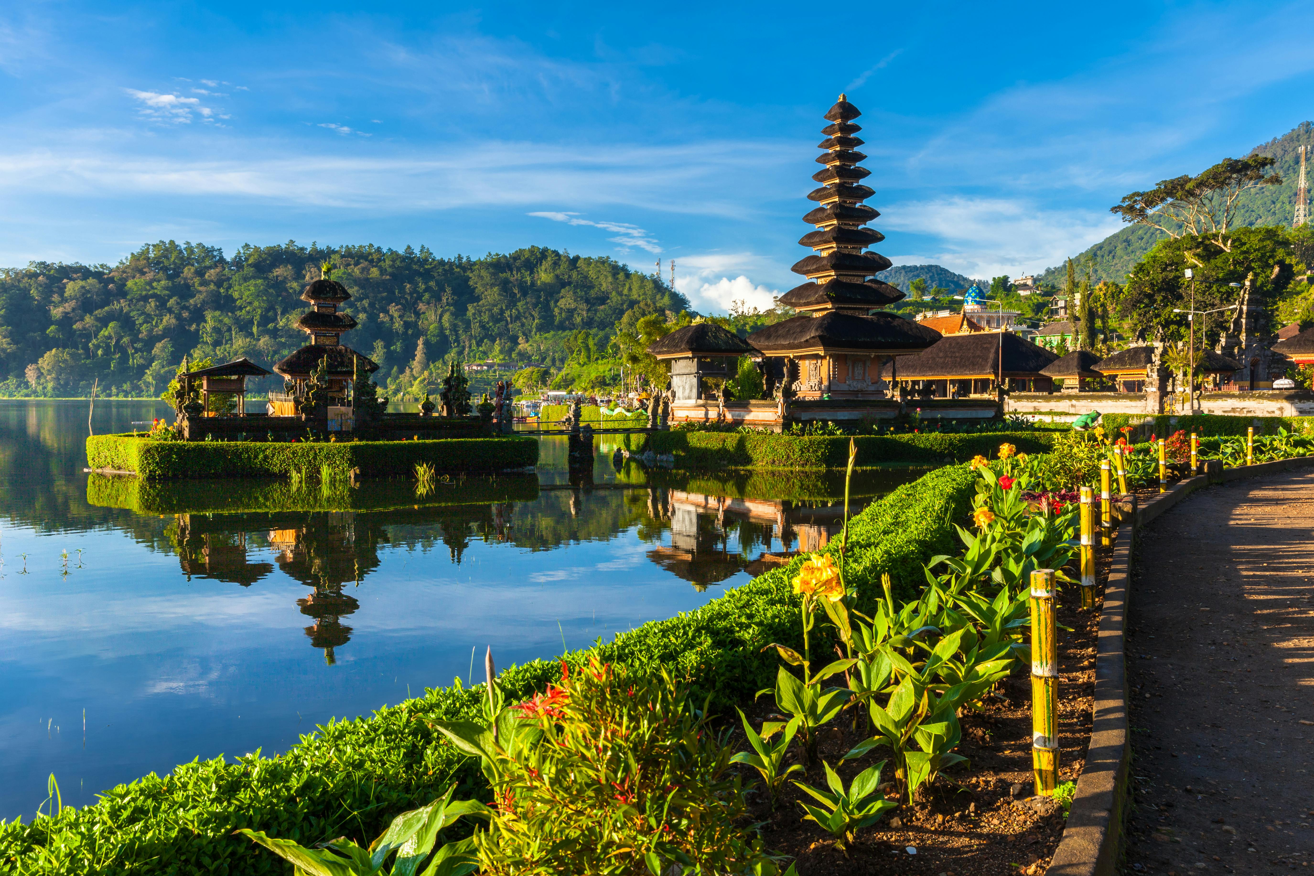 Самые красивые бали. Остров Бали Индонезия. Храм Пура улун дану. Улун дану Бали. Убуд Бали Индонезия.