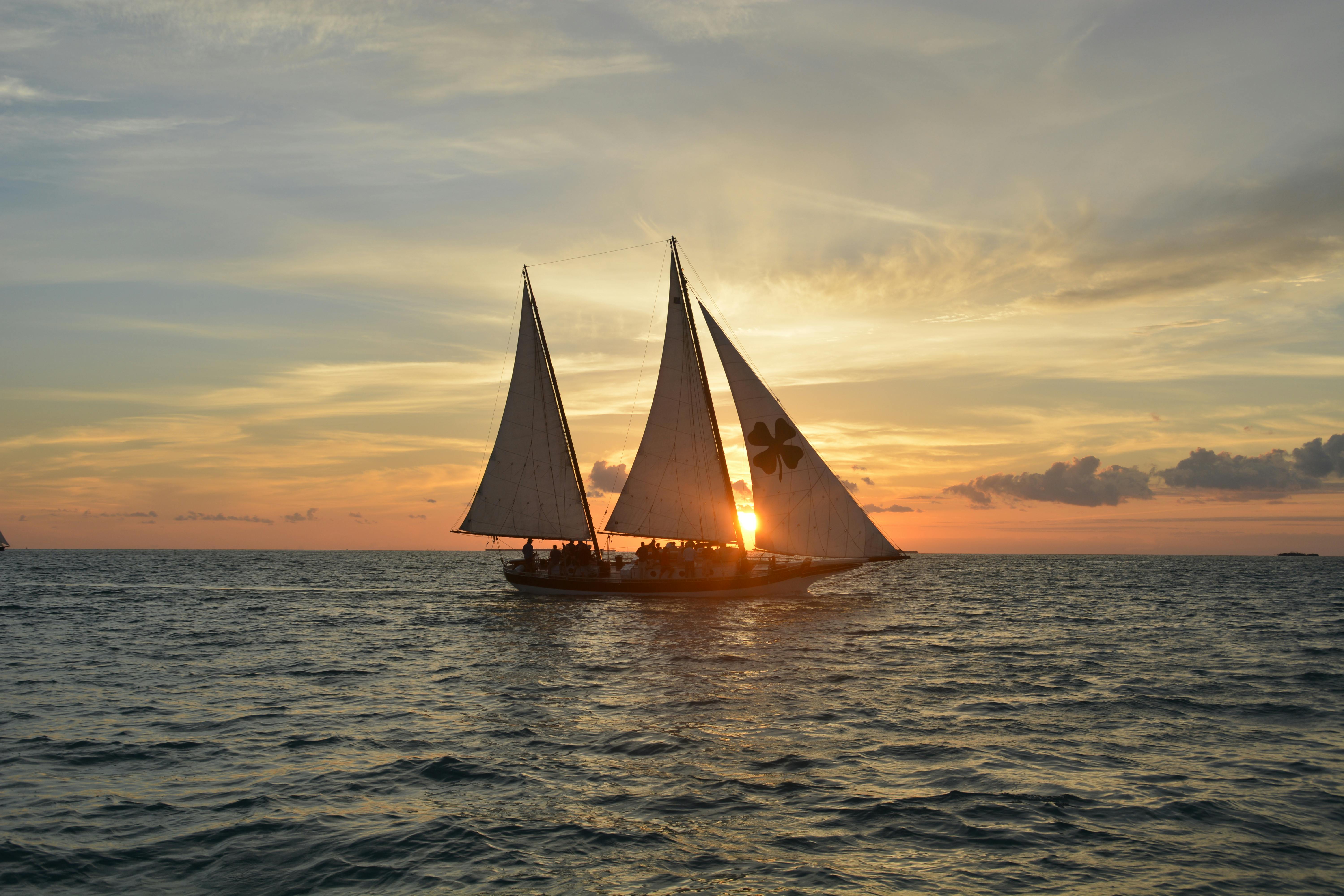 Schooner champagne sunset sail Musement