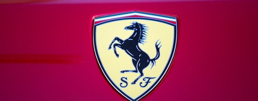 Dagtocht van Rome naar het Ferrari-museum en Bologna