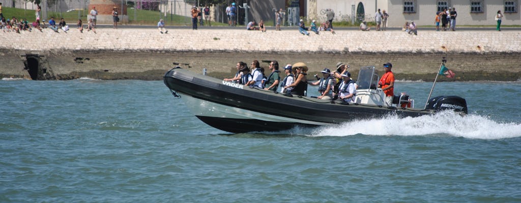 Passeio cultural de barco de 1 hora em Lisboa