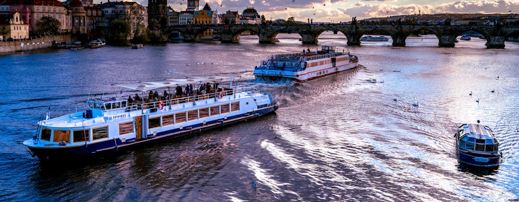 Lussuosa crociera sul fiume di 3 ore a Praga dolce con cena