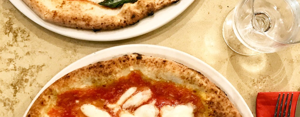 Napolitaanse pizza-kookles en diner in Napels