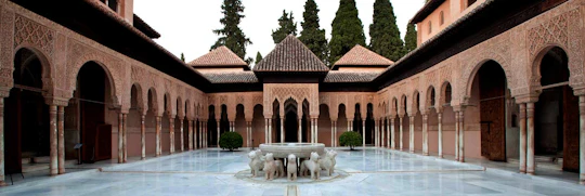 Alhambra guided tour with flamenco show and dinner