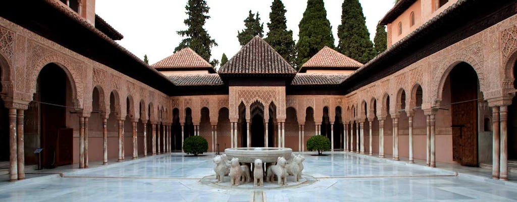 Geführte Tour der Alhambra mit Flamenco-Show und Abendessen