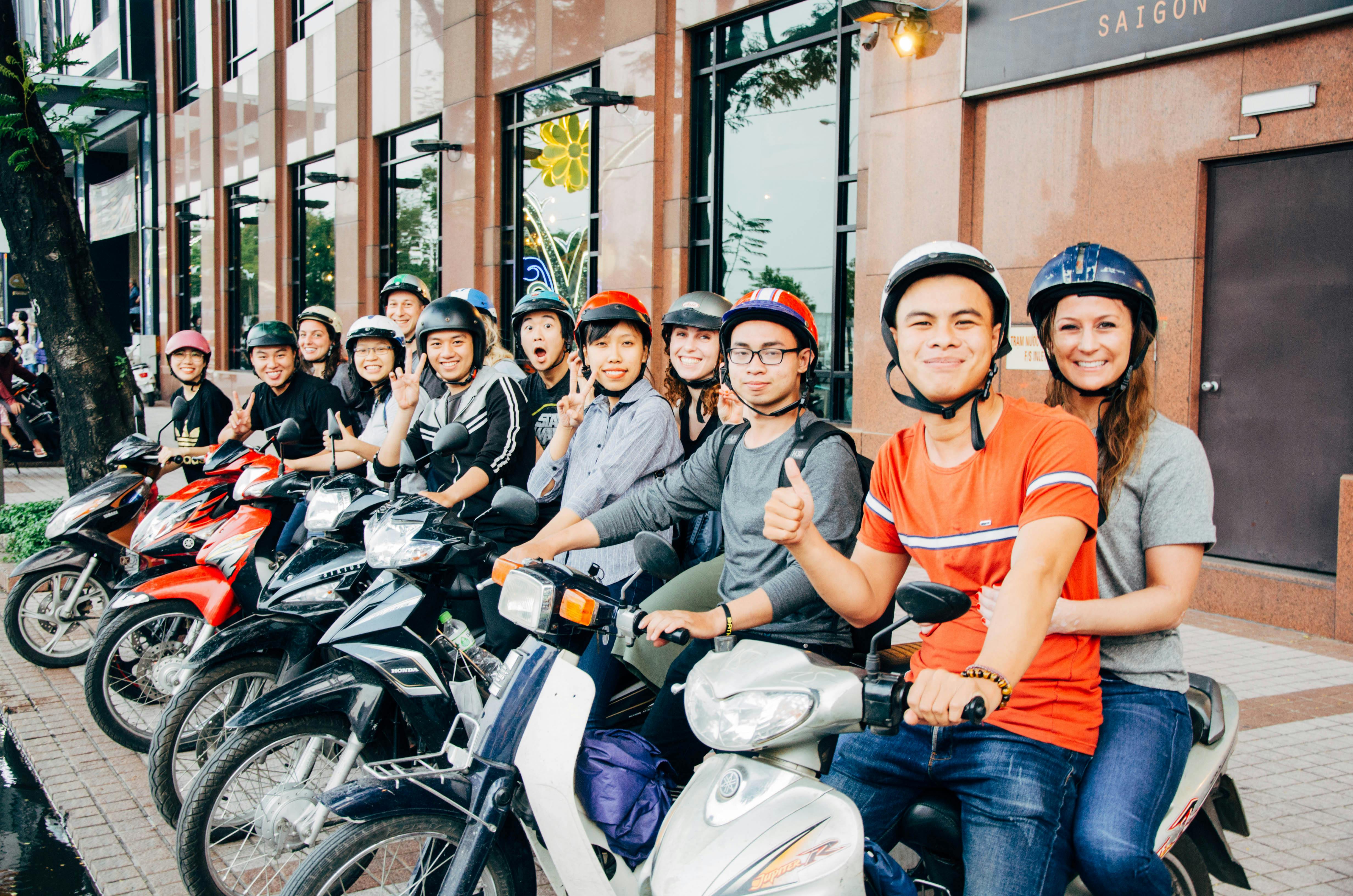 Recorrido gastronómico en motocicleta por la ciudad de Ho Chi Minh por la noche