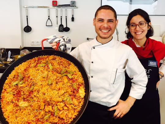 Interaktywna lekcja hiszpańskiego gotowania i kolacja na rynku Triana