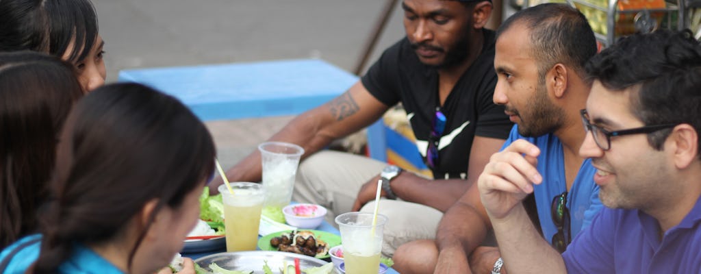Visite gastronomique de la rue à Ho Chi Minh-Ville avec un guide Ao Dai
