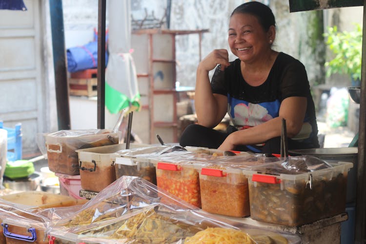 Ho Chi Minh City street food tour with an Ao Dai guide