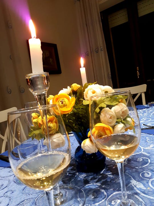Typische Italiaanse kookles en diner met uitzicht in Napels