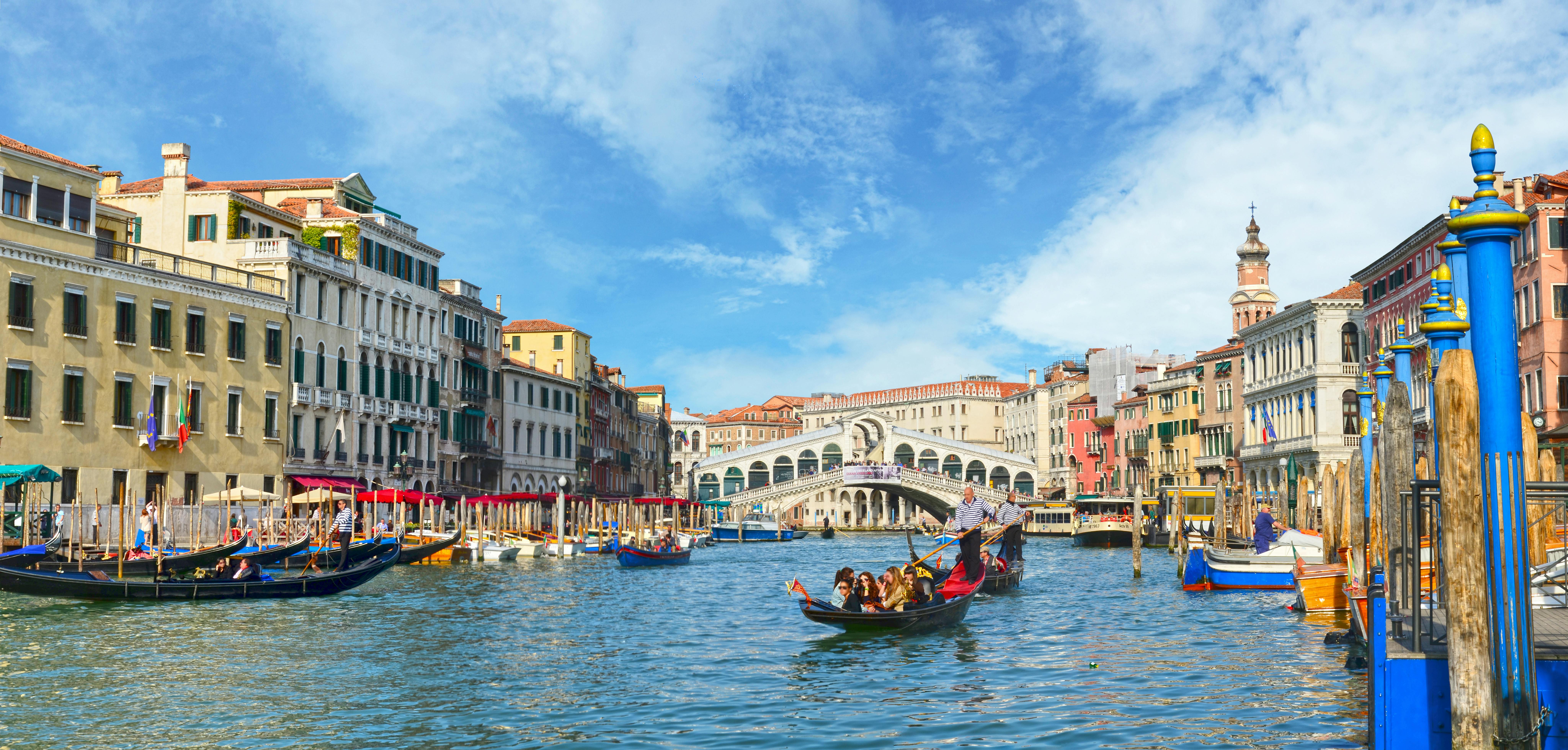 Tour a pie por Venecia y mini crucero opcional.