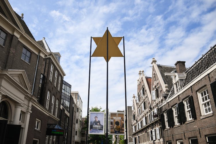 Amsterdam story of Anne Frank walking audio tour by mobile app