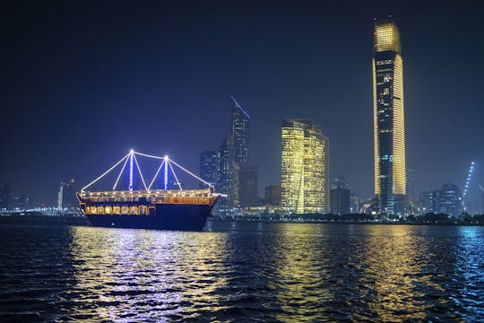 Dhow cena crucero desde Abu Dhabi