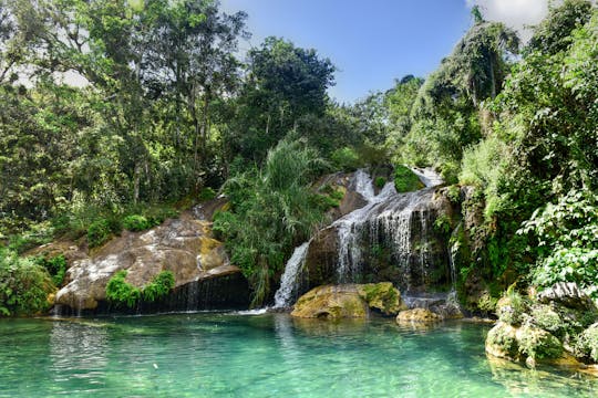 Piękny park Topes de Collantes z noclegiem