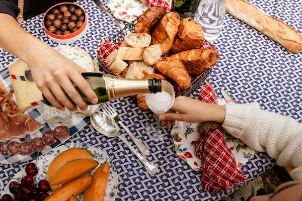 Szykowna paryska wycieczka kulinarna i piknik szampański w XVI