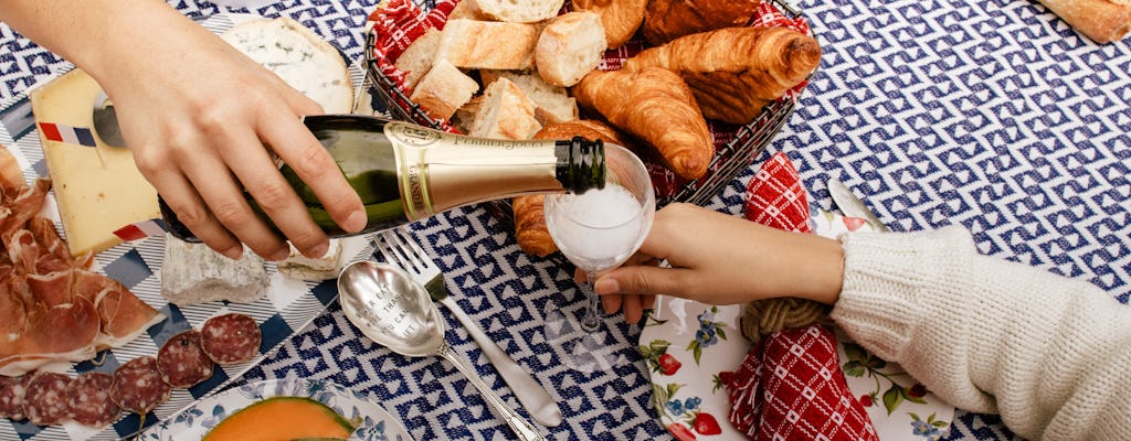 Chic tour gastronómico parisino y picnic con champán en el 16
