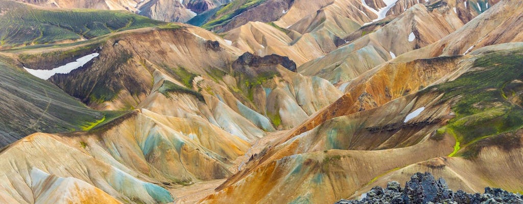 Explore Landmannalaugar com um super jipe