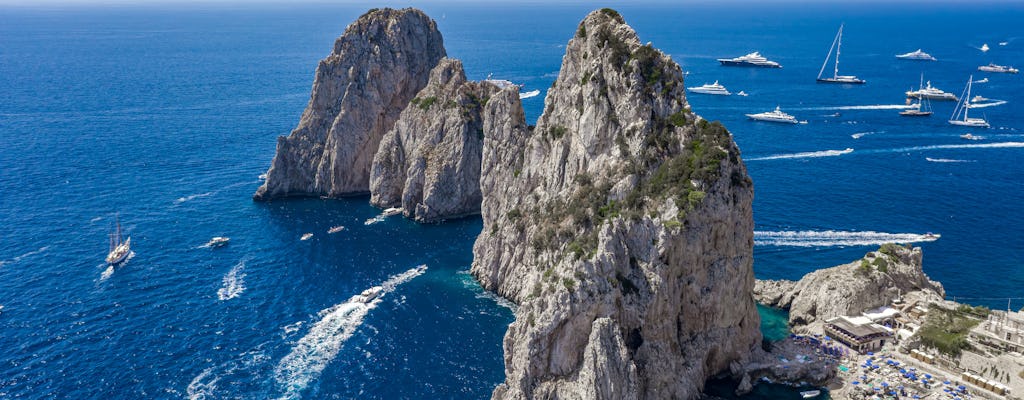 Sunrise and breakfast boat tour around Capri