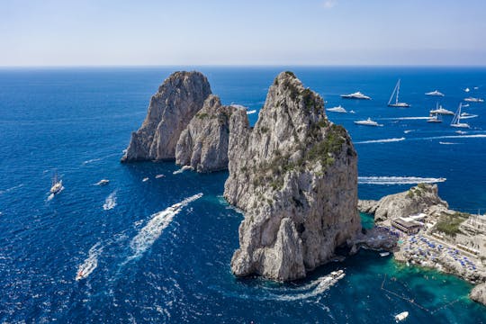 Sunrise and breakfast boat tour around Capri