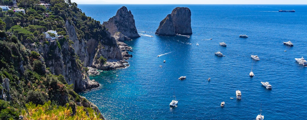 Passeio de barco privado em Capri para casais